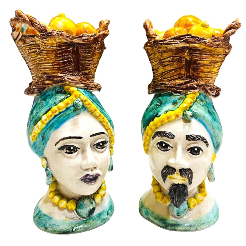 Sizilianische Moorköpfe (Paar) H ca. 18 cm Caltagirone-Keramik mit Korb mit Zitronen und Orangen, Verderame-Hintergrund 