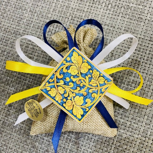 Sicilian ceramic tile magnet favors 5 cm with jute bag, satin ribbons and 5 sugared almonds -  2