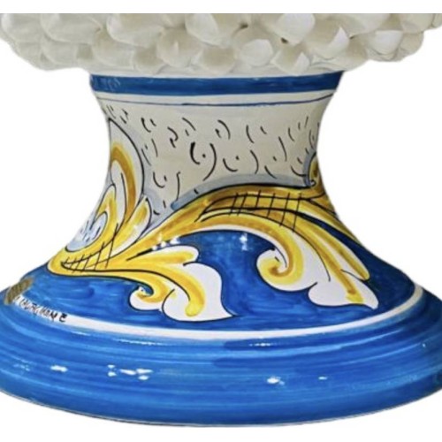 Pomme de pin sicilienne h 40 cm en céramique fine de Caltagirone, couleur blanc pur avec base décorée -  2