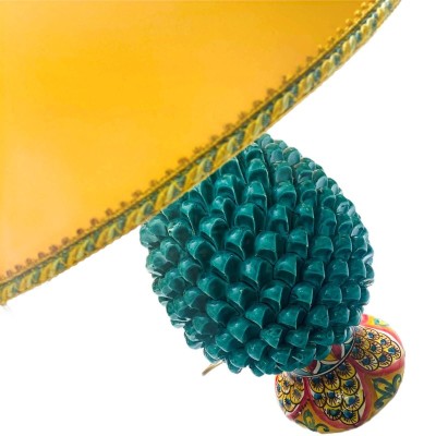 Lampe pomme de pin sicilienne, couleur Verderame et tige décorée de queue de paon - hauteur environ 60 cm - 