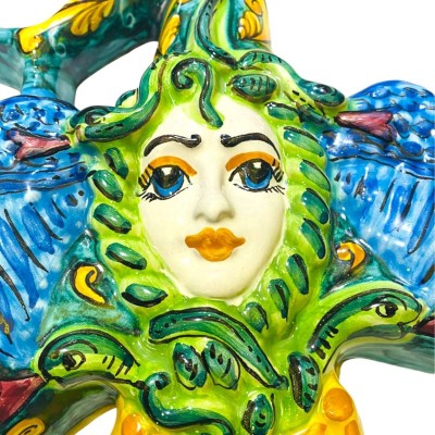 Trinacria z ręcznie zdobionej ceramiki sycylijskiej, wysokość ok. 35 cm. tło verdigris i żółta dekoracja barokowa - 