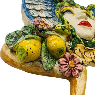 Keramisk trinacria av Caltagirone med citroner och blommor - höjd ca 38 cm - 
