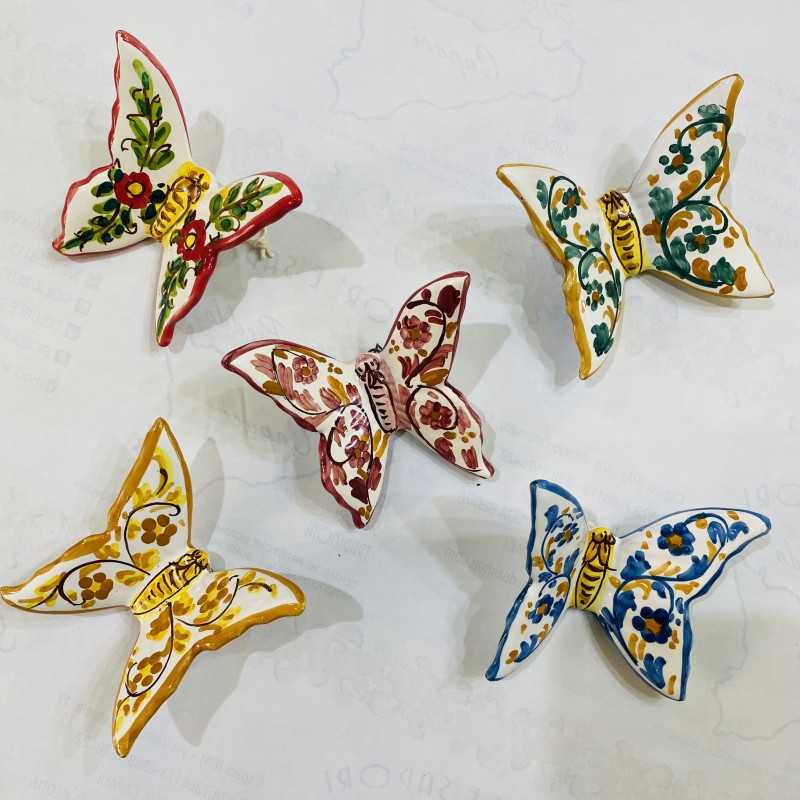 Farfalla da appendere in ceramica di Caltagirone decorata a mano, disponibile in 5 decori, cm 7 (1 pz) - 