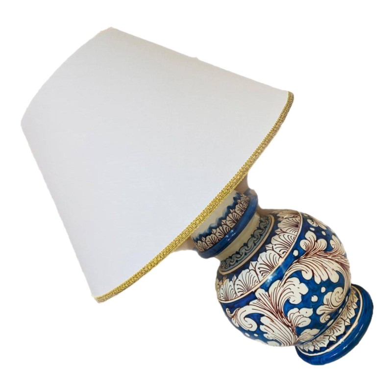 Candeeiro de cerâmica Caltagirone com decoração barroca, fundo azul envelhecido, altura 55 cm - 