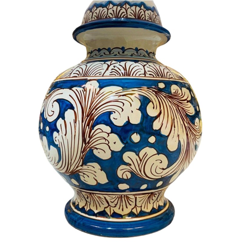 Candeeiro de cerâmica Caltagirone com decoração barroca, fundo azul envelhecido, altura 55 cm - 