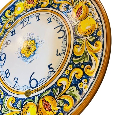 Relógio de cerâmica Caltagirone - Ø 45 cm aprox. Completo com decoração Gear, limão e romã em um fundo azul - 