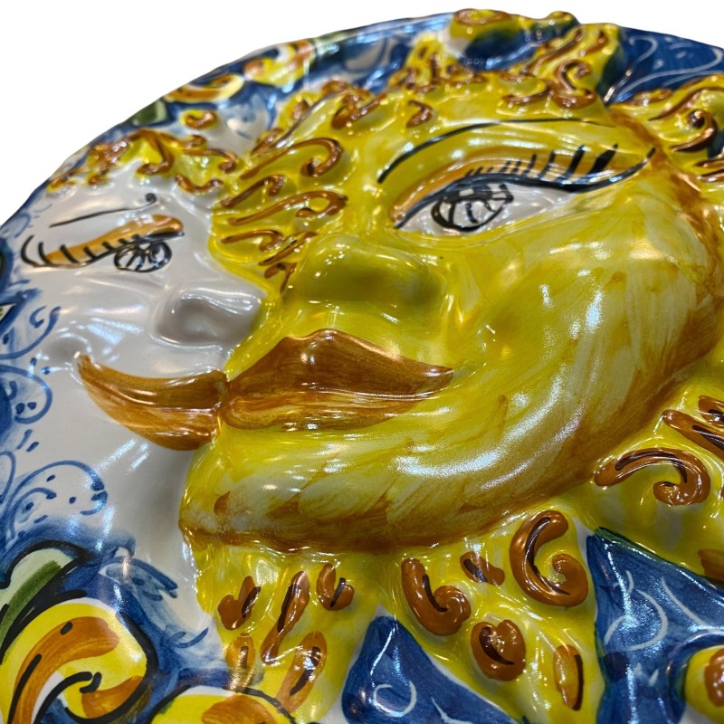 Eclipse, Sun and Moon Caltagirone keramisk skiva, Ø ca 25 cm. med barock- och citrondekoration på blå bakgrund - 