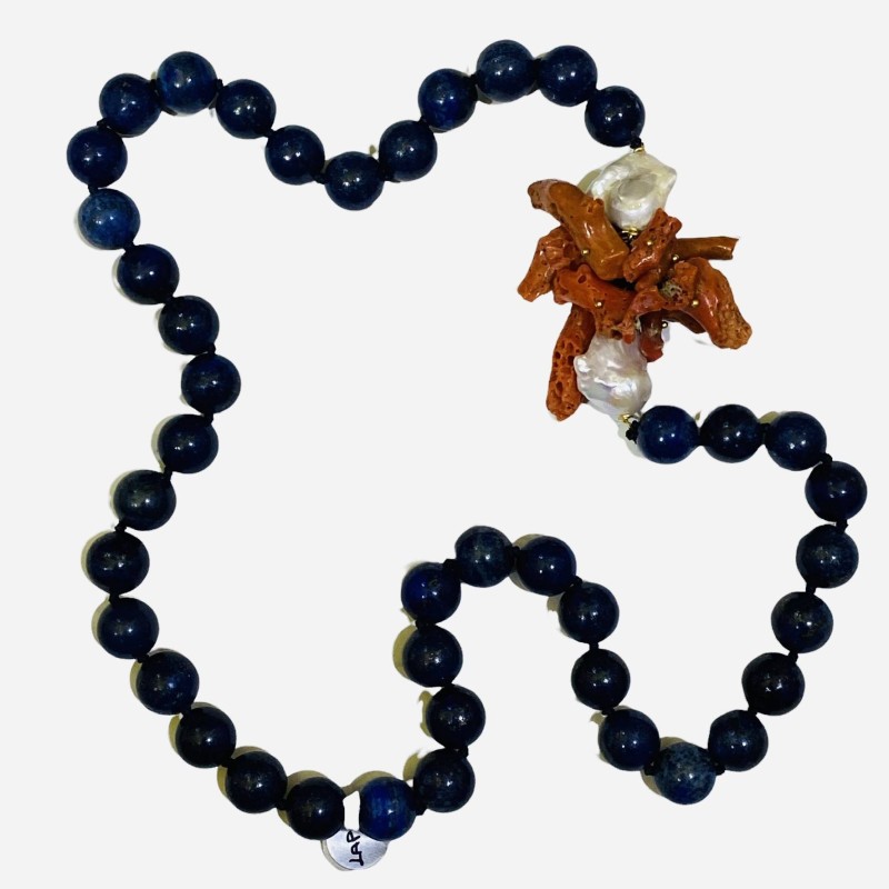 Halskette mit 1,5 cm großen Lapislazuli-Kugeln, Korallen und Scaramazze-Perlen – Länge 70 cm - 