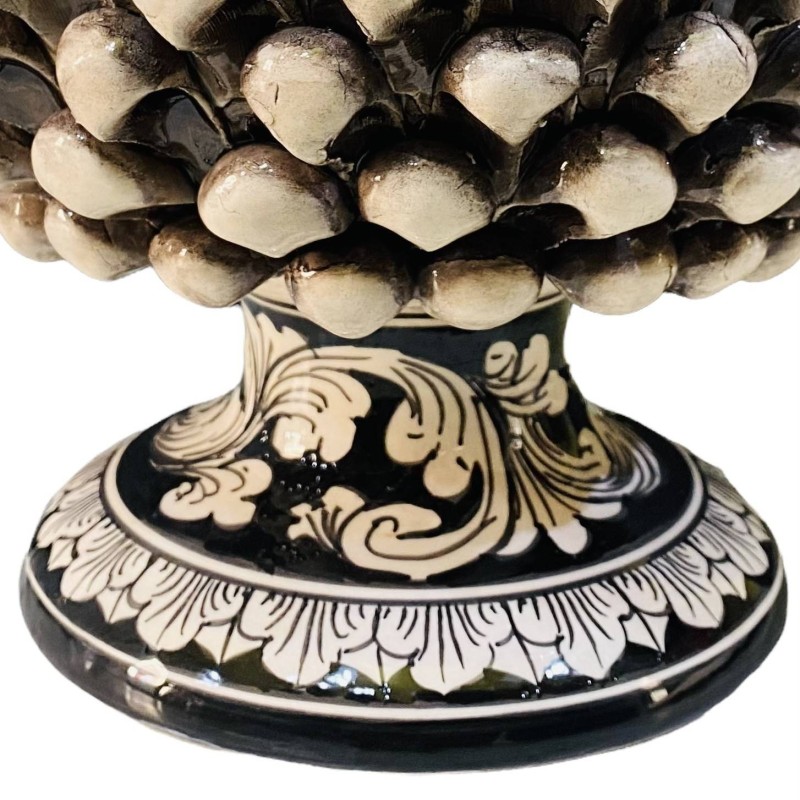 Caltagirone Half Pigna Vase Antikweiß, mit 4 Größenoptionen (1 Stück), Stiel mit weißem Barockdekor auf schwarzem Hinter