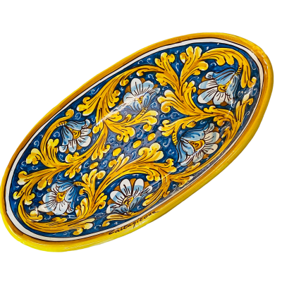 Plateau ovale, plat de service, céramique de Caltagirone, L 37 x 25 cm environ. décoration à six fleurs, fond bleu cobal