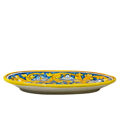 Plateau ovale, plat de service, céramique de Caltagirone, L 37 x 25 cm environ. décoration à six fleurs, fond bleu cobal