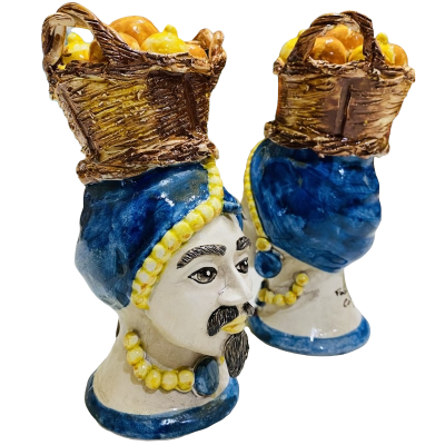 Sizilianische Moorköpfe (Paar) H ca. 18 cm Caltagirone-Keramik, Kobaltblau mit Korb voller Zitronen und Orangen - 