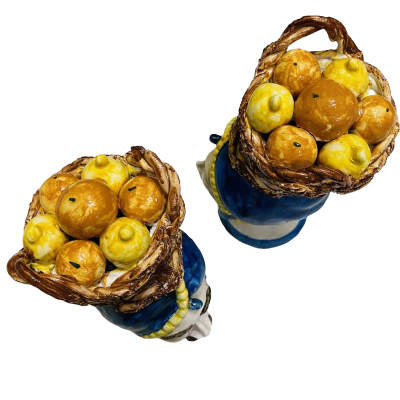 Sizilianische Moorköpfe (Paar) H ca. 18 cm Caltagirone-Keramik, Kobaltblau mit Korb voller Zitronen und Orangen - 