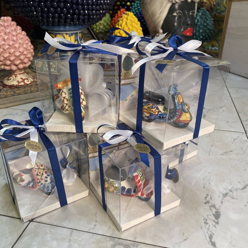 Favor box complete with bag with 5 sugared almonds and color satin ribbons (favor box not included) - 