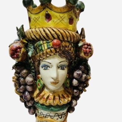 Castiçal Giano Bifronte Cabeça siciliana marrom escura com duas faces, cerâmica Caltagirone, verde vermelho e amarelo - 