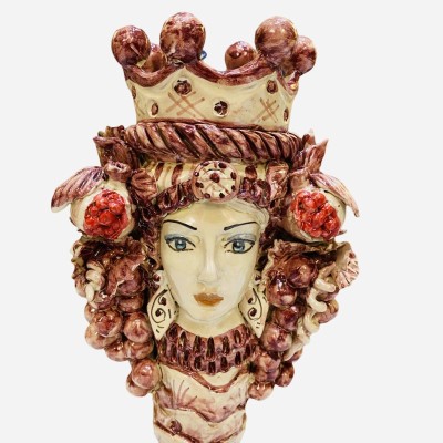 Zweigesichtiger Januskopf mit zwei Gesichtern. Kerzenhalter aus Caltagirone-Keramik, bordeauxroter Hintergrund - 