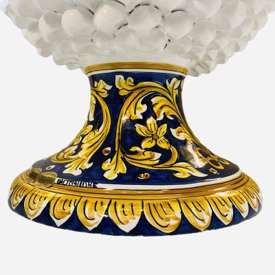 Pomme de pin sicilienne en céramique de Caltagirone - H 40 cm, couleur blanche avec base décorée - 