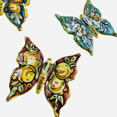 Hand-decorated Caltagirone ceramic butterfly to hang, 10 cm - 