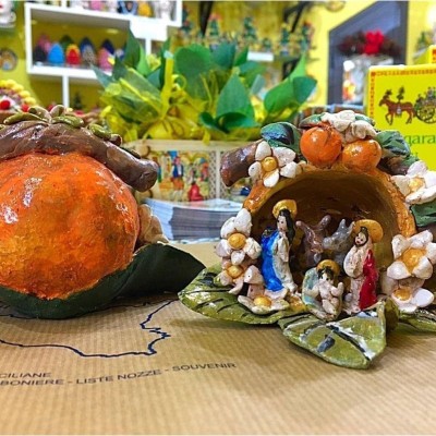 Artistico Presepe siciliano interamente realizzato e decorato a mano, h 11 x 9 cm ca. (1unità) - Collezione Frutti: ARAN