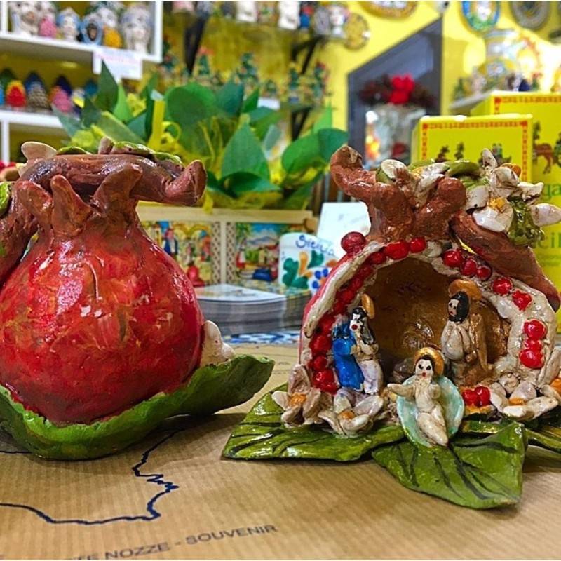 Artistic Sicilian nativity scene entirely made and decorated by hand - Fruits Collection: POMEGRANATE - 