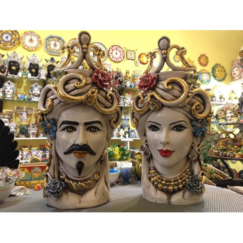 Par de Cabeças Mouras Caltagirone Com Aplicações de Flores - Ouro, Platina e Madrepérola altura 50 cm - 