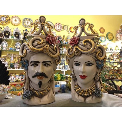 Paar Moorköpfe aus Caltagirone mit Blumenapplikationen – Gold, Platin und Perlmutt, Höhe 50 cm - 