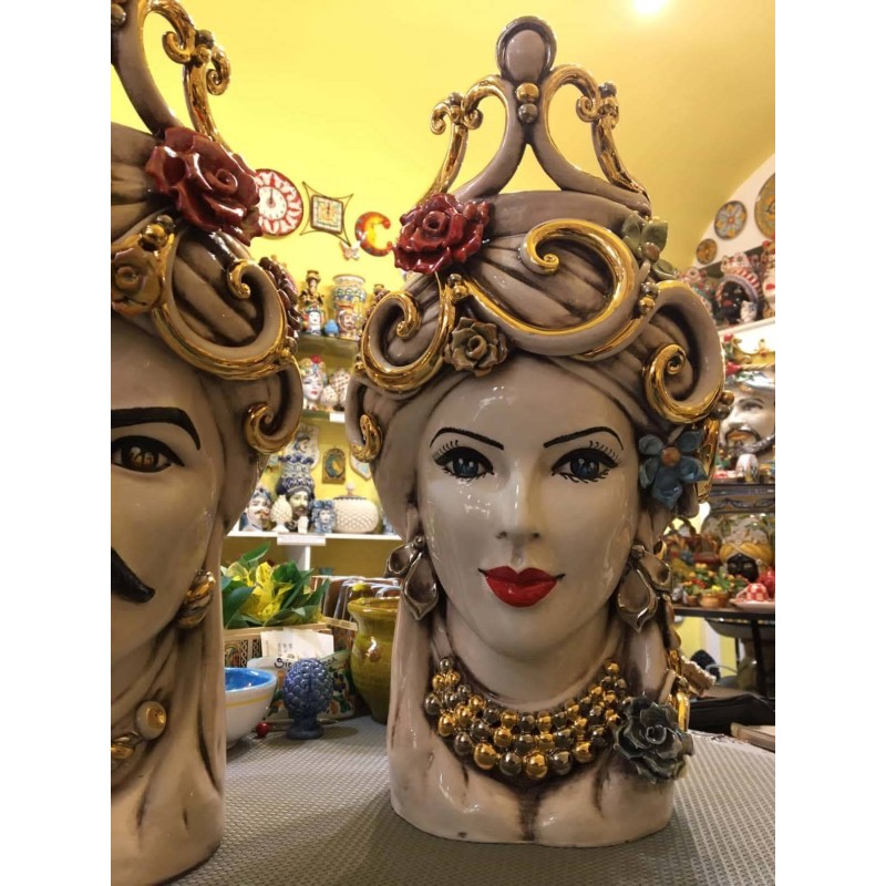 Paar Moorköpfe aus Caltagirone mit Blumenapplikationen – Gold, Platin und Perlmutt, Höhe 50 cm - 