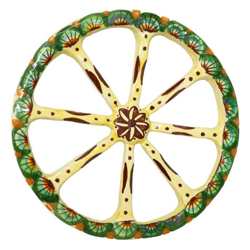 Roda de Carrinho Siciliano em Cerâmica Caltagirone, feita à mão, fundo verde e amarelo, diâmetro aproximado de 23cm. Mod