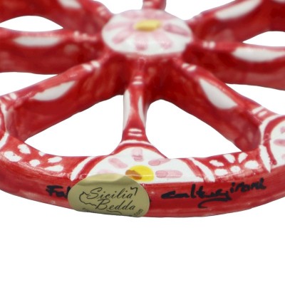 Sizilianisches Wagenrad aus Caltagirone-Keramik, handgefertigt, rot-weißer Hintergrund, Durchmesser ca. 14 cm. BR-Mod - 