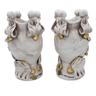 Moro Caltagirone hoofden met kroon, Bianco Anticato en geameleerde details in 24 mm goud, Height 20cm approx. Modder AK 