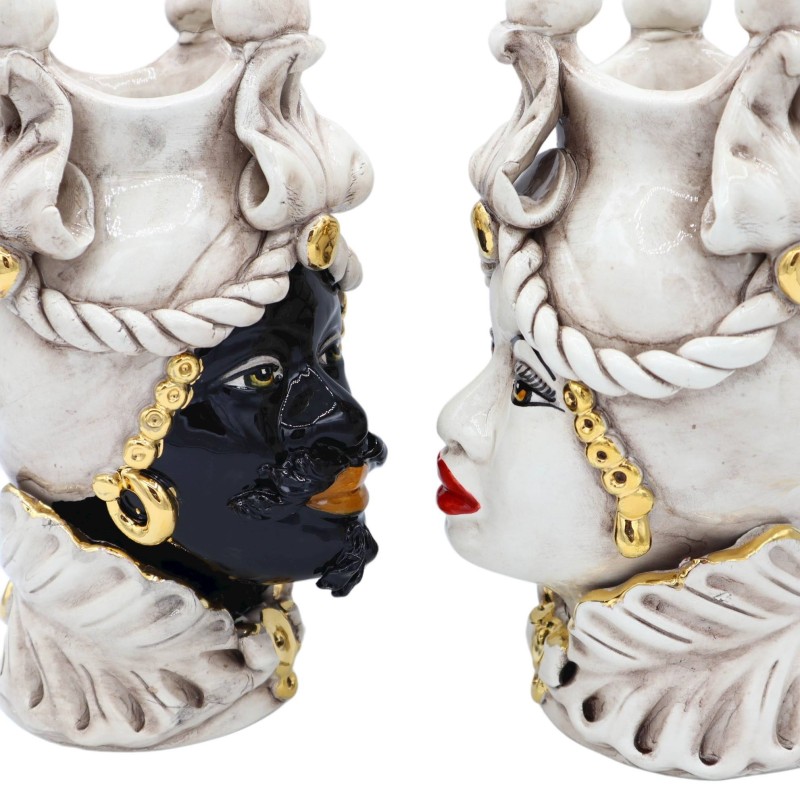 Moro Caltagirone hoofden met kroon, Bianco Anticato en geameleerde details in 24 mm goud, Height 20cm approx. Modder AK 