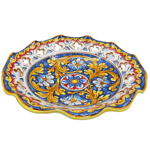 Centro de mesa em cerâmica Caltagirone, decoração barroca recortada e perfurada com flor sobre fundo azul, mede cerca de