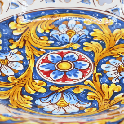 Gewellter und perforierter Tafelaufsatz, Caltagirone-Keramik, 2 Größenoptionen (1 Stück), barocke Dekoration mit Blumen 