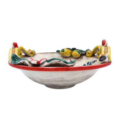 Tafelaufsatz aus Caltagirone-Keramik, mit farbigen Applikationen und blauem Dekor aus dem 17. Jahrhundert, Ø ca. 26 cm. 