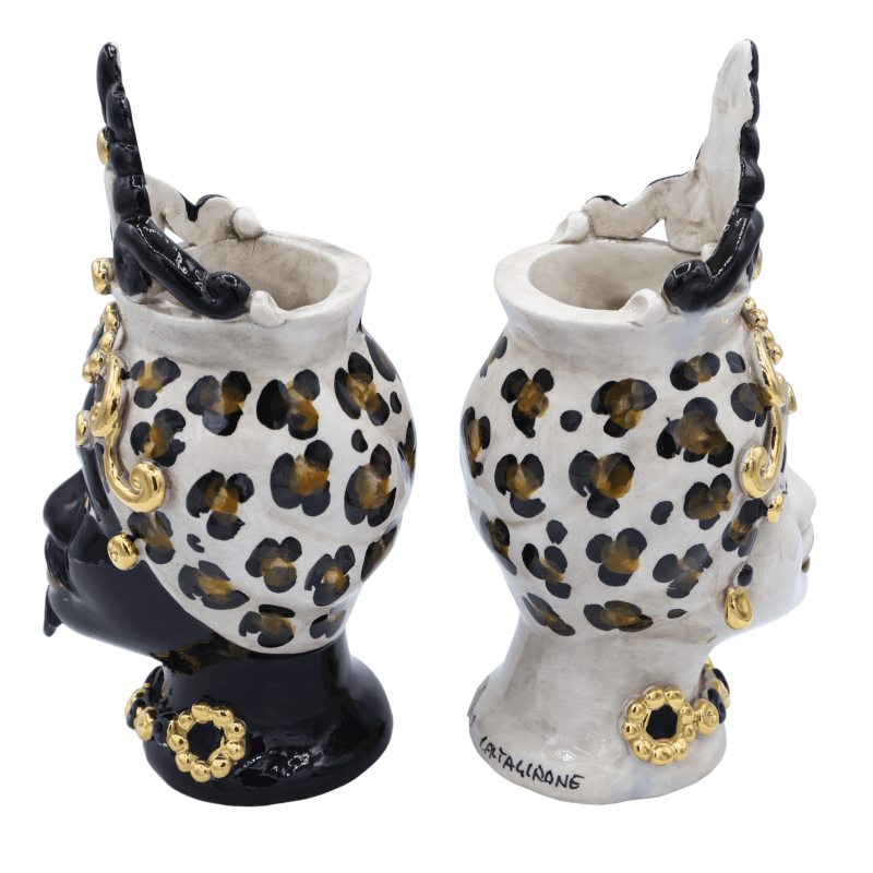 Paire de Têtes de Maure Caltagirone avec Couronne, décoration Tachetée et détails en émail OR pur 24K, h environ 25 cm. 