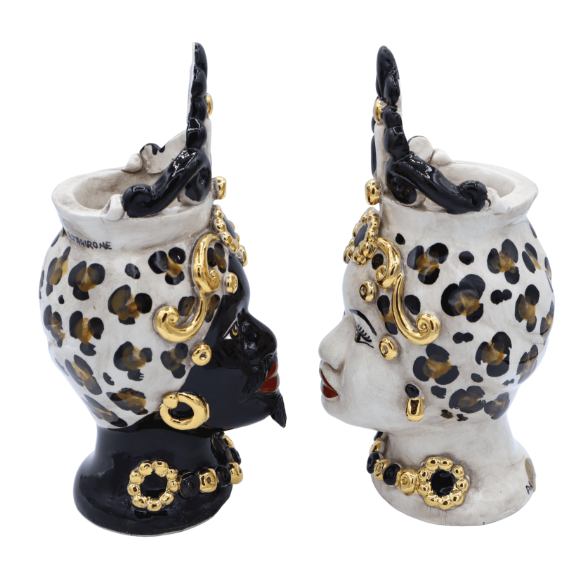 Paire de Têtes de Maure Caltagirone avec Couronne, décoration Tachetée et détails en émail OR pur 24K, h environ 25 cm. 