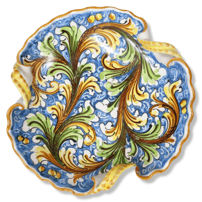 Centro de mesa em cerâmica Caltagirone, recortado com alças de maçarico e decoração barroca de fundo azul, diâmetro 33cm