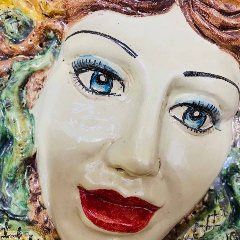 Mythological figures, Head of Medusa in Caltagirone ceramic - Measures 28 h23 cm - 