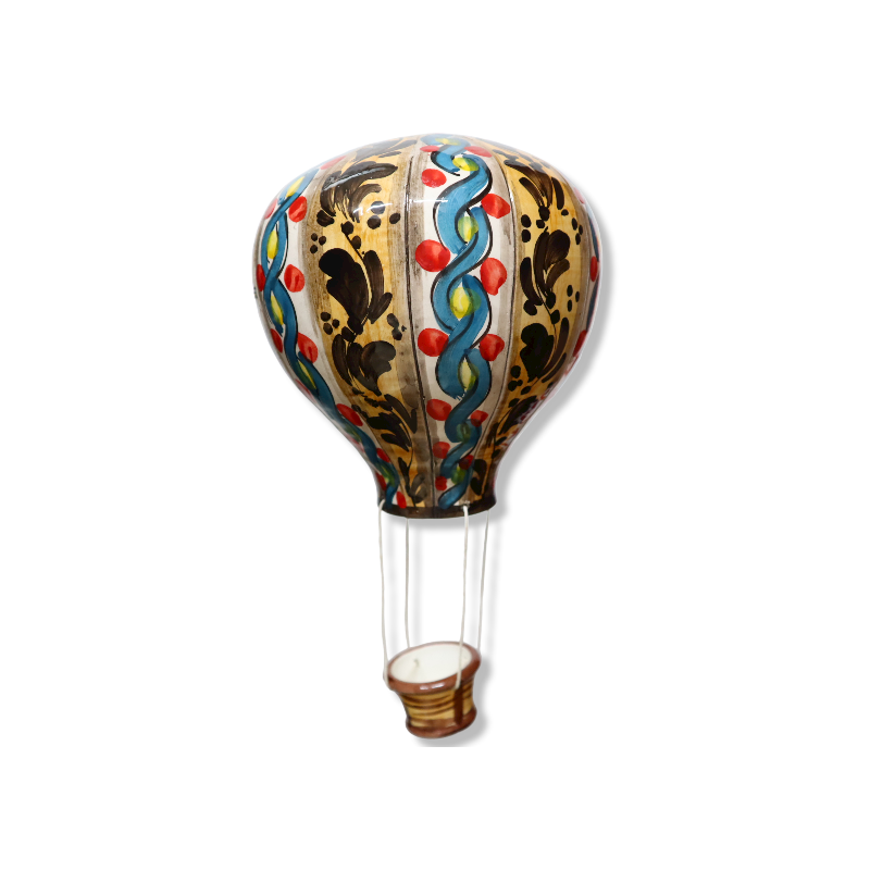 Keramisk ballong av Caltagirone, i olika dekorationer, h tot. 30 cm ca. Mod RP - 