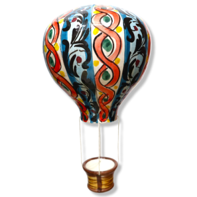Keramisk ballong av Caltagirone, i olika dekorationer, h tot. 30 cm ca. Mod RP - 