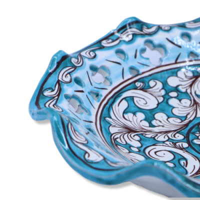 Keramiskt centrum Caltagirone, framväxad och perforerad, barockdekoration, d 30 cm ca. TD - 
