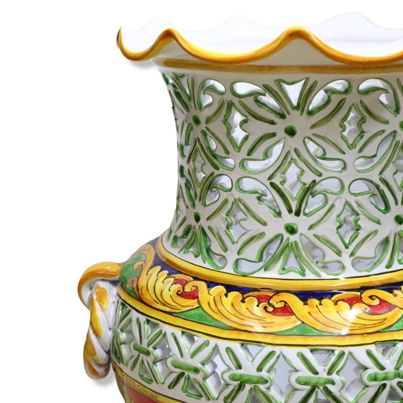 Gewellter und perforierter Schirmständer mit Torchongriff, Barockdekor - Höhe ca. 50 cm. BR-Mod - 