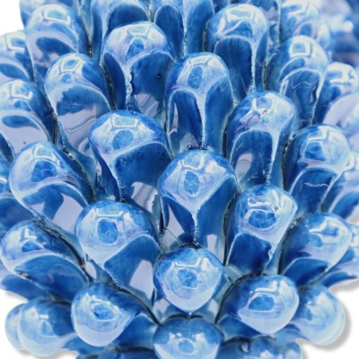Siciliaanse dennenappel in Caltagirone keramiek, antiekblauw met versierde steel, willekeurige steelversiering - (1 stuk