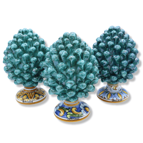Siciliansk keramisk kotte från Caltagirone, h ca 20/22 cm. (1st) Verdigris penseldrag med slumpmässig dekorationsskaft