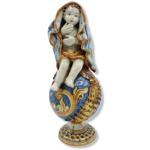 Putto auf Kugel aus Caltagirone-Keramik, barockes Dekor auf blauem Grund, antike matte Glasur – Höhe ca. 30 cm Mod SCR -