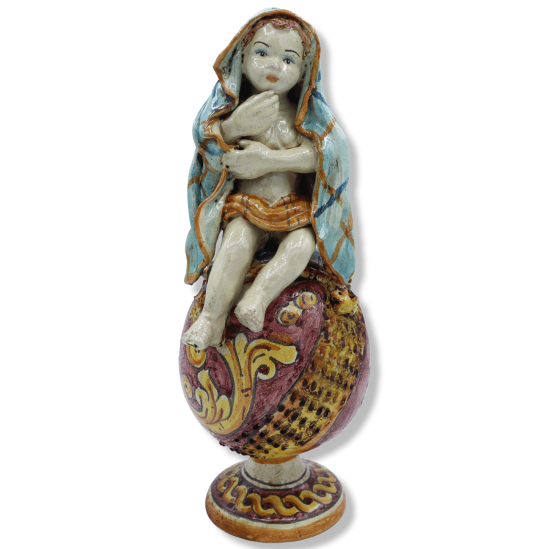 Putto auf Kugel aus Caltagirone-Keramik, barockes Dekor auf rotem Grund, antike matte Glasur – Höhe ca. 30 cm Mod SCR - 