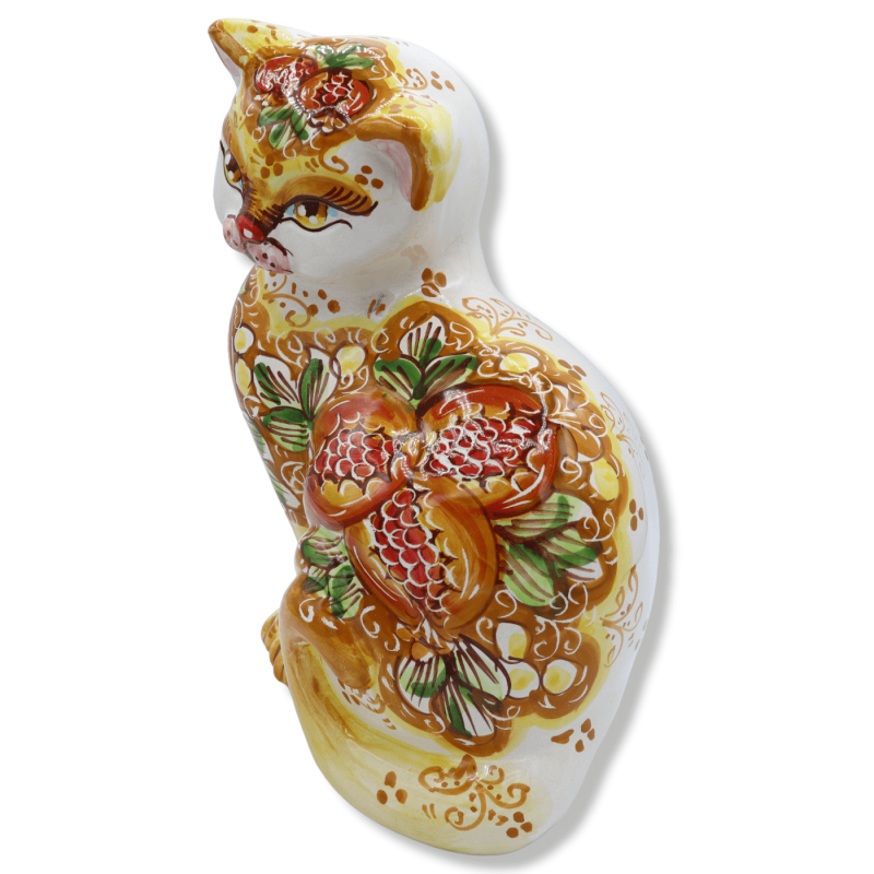 Keramisk katt av Caltagirone, decoro Melograno på orange och vit bakgrund, höjd 30 cm ca. BR - 