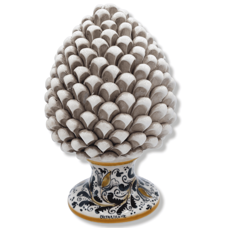 Pinha siciliana em cerâmica Caltagirone na cor Branco Antiqued, caule com decoração do século XVII, aprox.h25/26 cm. mod