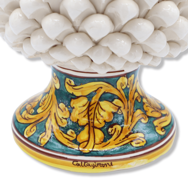 Piña de pino siciliano en cerámica Caltagirone blanca, tallo con decoración barroca, h 30/32 cm aprox. Mod.TD - 