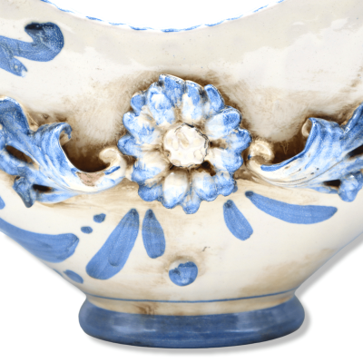 Centre de table en céramique Caltagirone, décor de style baroque et fleurs en relief, Largeur 50 cm, Hauteur environ 20 